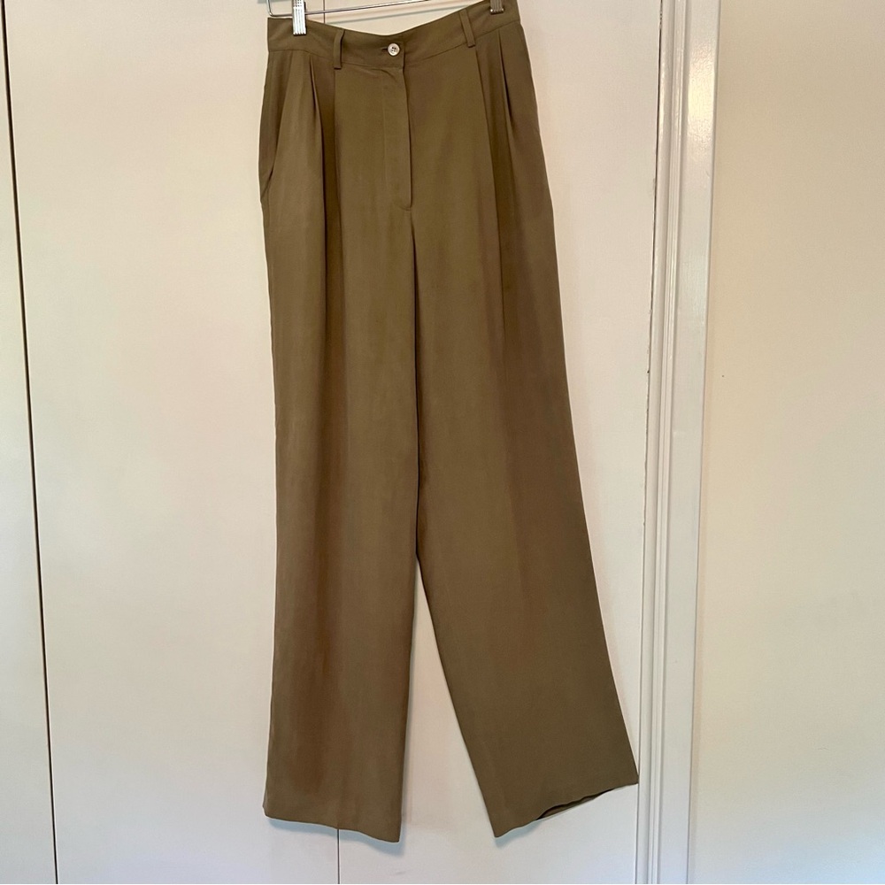 Women’s pleated 100% silk J. Crew pants/ trousers. Fully lined, high waist flowy